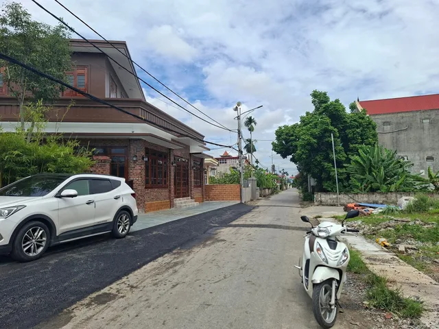 Bán 94 m mặt đường nhựa Lâm Động kinh doanh buôn bán tốt . Cách 203: 150 m . L/h:076.231.9990 e Thuý