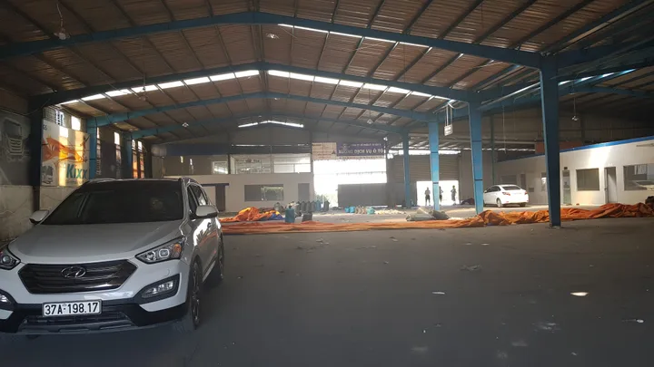 Nhà xưởng nằm đường kim cuong tân thạnh đông cu chi dt: 2000m giá 50 triêu/tháng lh: 0944977229