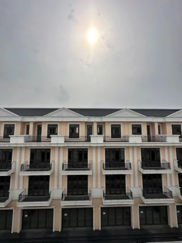 Duy nhất có 1 căn shophouse 4 tầng Vietsing Square KĐT VSIP Bắc Ninh giá 4 tỷ xx