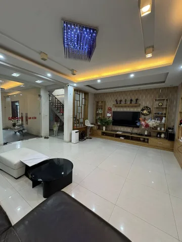 Biệt Thự Phố! Nguyễn Ngọc Vũ,Oto tránh,Kinh Doanh,DT: 133m2 x 3Tầng,MT: 7m,Giá: 45.8 Tỷ Cầu Giấy