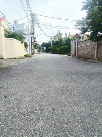 Bán 94 m lô góc mặt đường thôn trải nhựa Lâm Động. Cách 203 chỉ hơn trăm m . L/h :076.231.9990 e Thuý