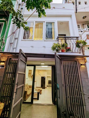 Bán nhà đẹp 2 tầng phường Tân Phú cạnh Phú Mỹ Hưng; DTSD 60m2; tặng nội thất vào ở ngay