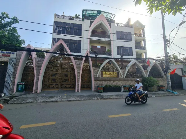 Bán căn biệt thự khủng 5 tầng .đường số 36. P linh đông: 18 x25