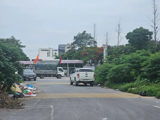 Bán đất biệt thự dự án KĐT đại hoàng long dãy OBT2 mặt đường lý thánh tông. Diện tích 348m mặt tiền 15m hướng đông nam. Phường võ cường tỉnh bắc ninh