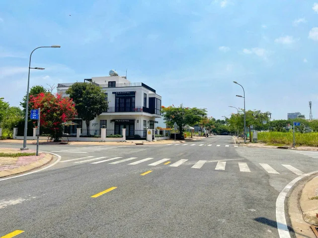 Bán đất Phạm Hữu Lầu, 132m² ngang 5m giá 11.2 tỷ Xã Nhà Bè