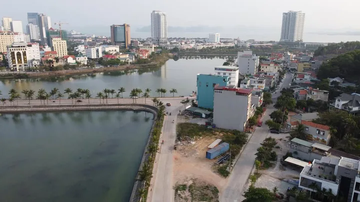 Bán đất  vị trí siêu đẹp bờ hồ Hùng Thắng, kinh doanh được còn duy nhất 1 ô