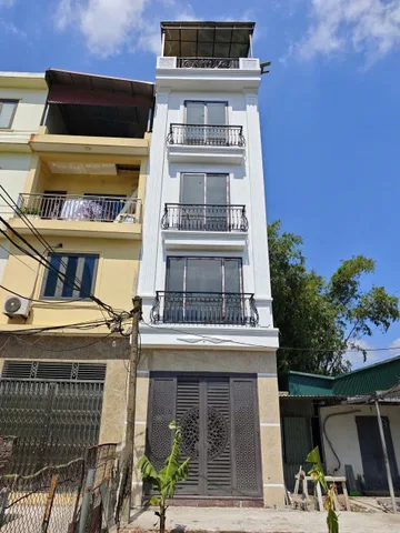 Chính chủ bán nhà 31m2 mới xây 5 tầng hiện đại. 
Đối diện trung tâm văn hóa phường Yên Sở, trạm y tế phường Yên Sở mới. 
Sau UBND xã Tứ Hiệp cũ. Đường to rộng k ngõ ngách giá thu về 5,x tỷ