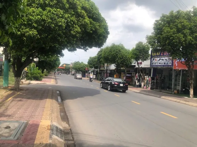 NHÀ MẶT TIỀN ĐƯỜNG LÝ THƯỜNG KIỆT, TRUNG TÂM DĨ AN - ĐANG KINH DOANH BUÔN BÁN SẦM UẤT - THỔ CƯ  - CHÀO 70 TRIỆU/M2.