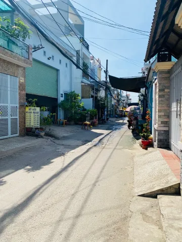 Bán nhà 108m² - 3 Tầng - Hẻm 7m Thông, ngang 4m giá 6.9 tỷ Phường Bình Tân