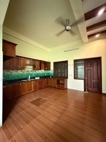 Bán nhà 4 tầng hud-A. Diện tích đất 82.5m. Gần cafe hải sơn. Nhìn vườn hoa. Làn 2 đường ngô tất tố. Phường võ cường bắc ninh