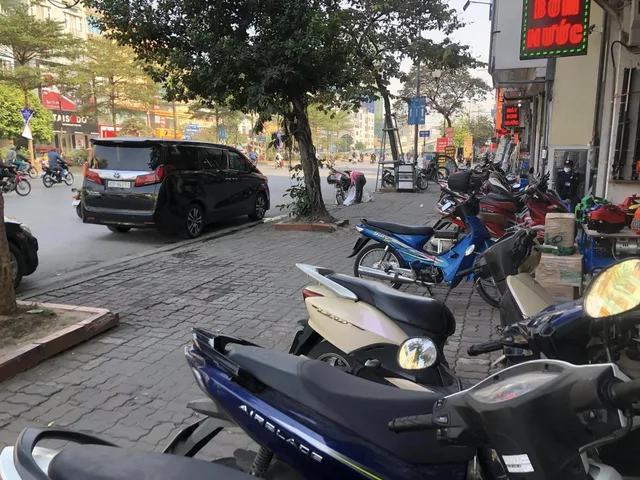 BÁN NHÀ MẶT ĐƯỜNG TRƯỜNG CHINH. 700M2 - 4 TẦNG. VỈA HÈ RỘNG.