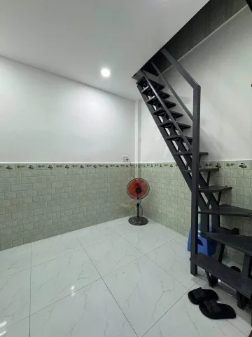 Bán nhà hẻm thông Âu Cơ, sổ hồng riêng hơn 1 tỷ