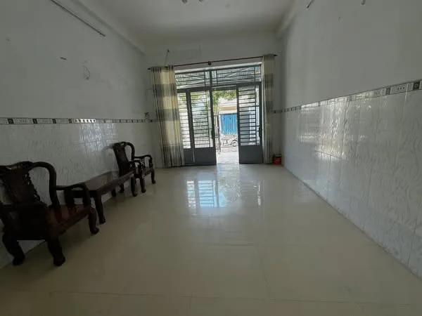 Cho thuê nhà 1 trệt 2 lầu có 4 phòng ngủ khu dân cư Chợ Chùa