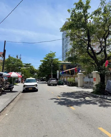 BÁN NHÀ 02 TẦNG MẶT TIỀN TRẦN QUANG KHẢI, TP HUẾ 4 phòng ngủ Gần Ngay toà Nhà Khách Sạn Duy Tân 
❌ Giá Bán: 10,xx Tỷ 🟥🟩