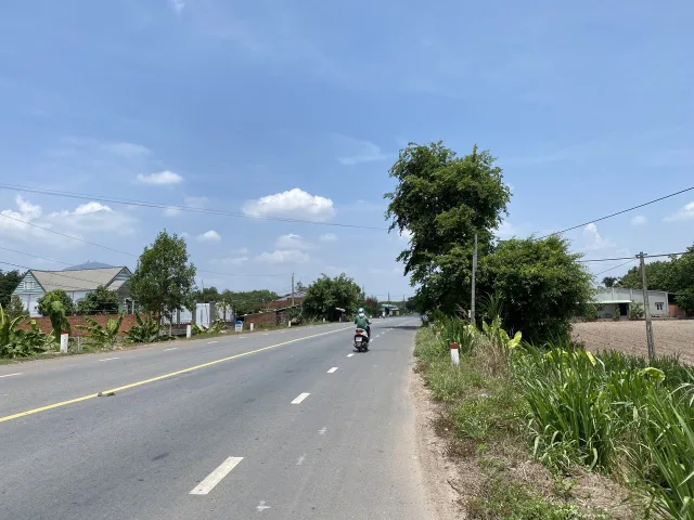 Cực phẩm đầu tư Tp.HCM 10 lô đất mặt tiền đường 32m, sát KCN An Bình, 250m2 giá 500triệu
