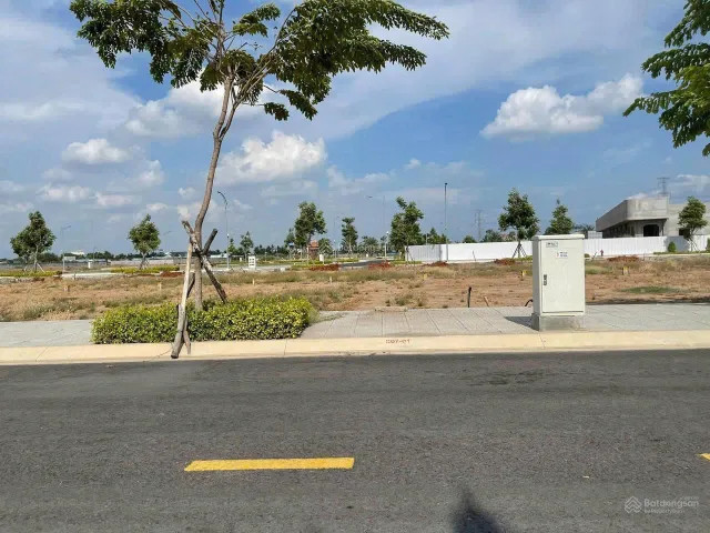 Đất nền hơn 100m2_Có sổ_ Full thổ cư. Ngay trung tâm kinh tế_ Gần sân bay Long Thành. Gía tầm từ 1 TỶ
