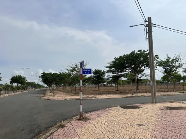 Sang khu đất 100m2, giá 1Tỷ3, mặt tiền Phùng Hưng, gần chợ, gần khu quân đội, an ninh_tiện ích cao. Liên hệ thương lượng giá