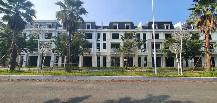 Lô liền kề 100m2 đường 15.5m giá chỉ hơn 2 tỷ, sổ đỏ lâu dài, sẵn sàng công chứng sang tên