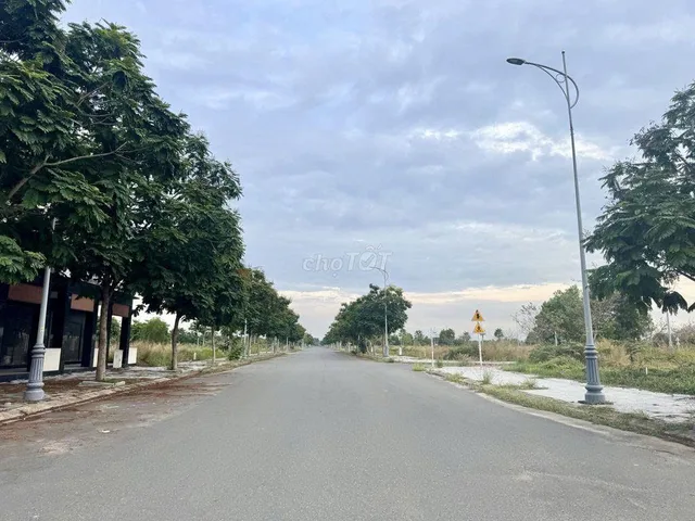 Sang tay lô đất 2 mặt tiền. Lộ giới 60m cao tốc nối thẳng sân bay Long Thành. Có sổ_Thổ cư 100%. Liên hệ coi đất ngay!!!