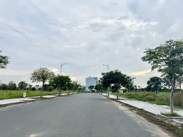 Chính chủ sang tay. Đất (5x20m2), giá 1tỷ350, gần chợ An Bình. Có sổ hồng_Full thổ cư. Có thiện chí mua giá cả thương lượng thêm!!!