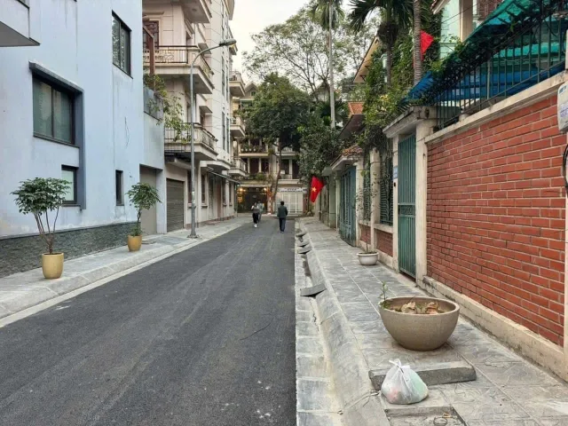 BÁN GẤP NHÀ LIỀN KỀ KĐT ĐỊNH CÔNG. 80M2 - 5 TẦNG. GARA Ô TÔ.