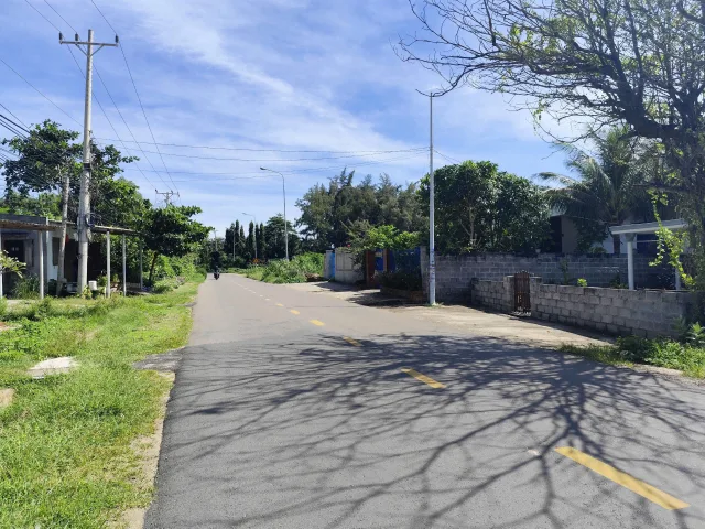 Bán lô đất nhỏ view biển thổ cư mặt tiền 715. LH: 0974090487