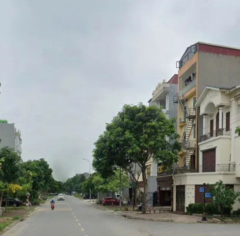 Bán đất dãy NLK1 khu đô thị đại hoàng long. Mặt đường nguyễn quyền khả lễ. Ngay ngã 4 lý anh tông. Diện tích 113.9m mặt tiền 4.95m hướng tây bắc. Phường võ cường tỉnh bắc ninh