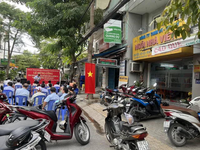 Goc 2 mặt tiền kim sơn , nguyễn hữu thọ . vị trí vàng. dt 5x20m 4 lầu . giá 40 tỷ. Lh: 0942.18.38.68 E Huy
