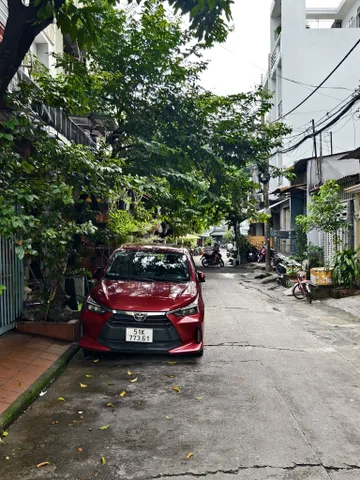 Bán nhà Quận 10 , 5 x 9 x 3 tầng , HXH thẳng 1 trục Thành Thái