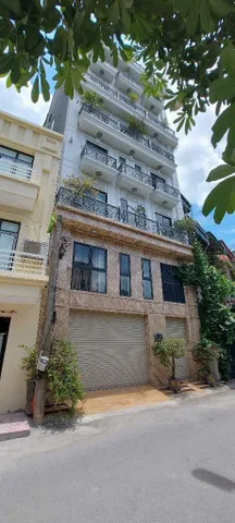 BÁN TÒA NHÀ NGÕ 208 ĐƯỜNG GIẢI PHÓNG. 100M2 - 9 TẦNG. THANG MÁY, GARA Ô TÔ.