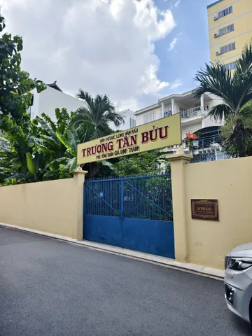 Bán nhà 3 tầng Nguyễn Văn Trỗi Nguyễn Thị Huỳnh - sử dụng gần 70m2 đất