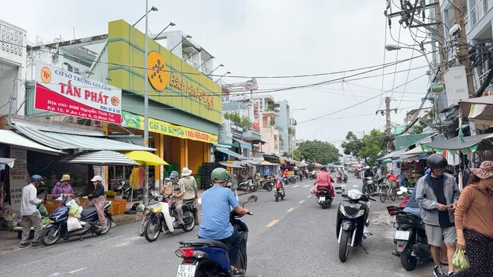 BÁN NHÀ MTKD LÔ GÓC KHU TÊN LỬA 80m2 SÁT KINH DƯƠNG VƯƠNG  ĐƯỜNG NHỰA 12M NHIK 7 TỶ
#tandatnhapho 0918.589.234