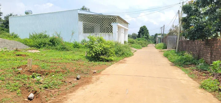 ĐẤT HẺM CHÍNH LÝ CHÍNH THẮNG ĐỐI DIỆN NHÀ VĂN HÓA TỔ 4