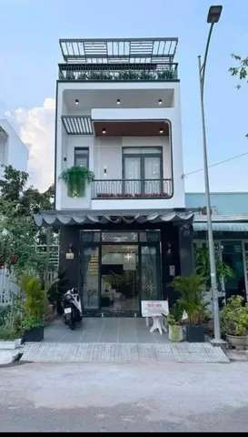 Nhà ngộp Tân Bình ở P4 Hoàng Việt DT 49m2 giá chỉ 2tỷ650tr. SỔ HỒNG RIÊNG chính chủ