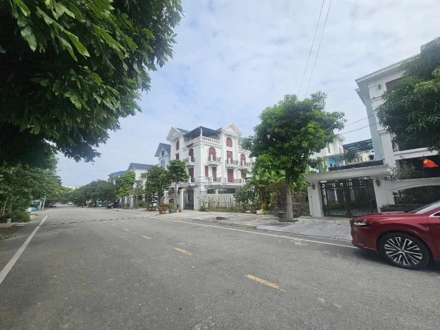 Bán 2 lô liền nhau 162m đất. Mặt đường lê thánh tông khả lễ nhìn sang khu đô thị đại hoàng long. Cạnh nút giao tây nam. Phường võ cường bắc ninh