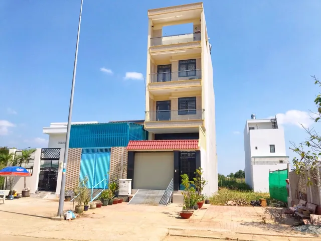 Đất đường 50m KDC 28ha Nguyễn Bình