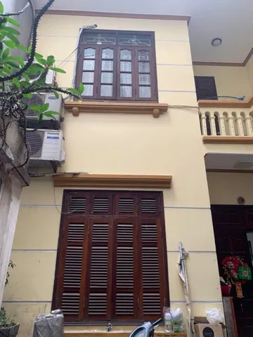 BÁN NHÀ MẶT NGÕ ĐƯỜNG MAI AN TUẤN. HỒ HOÀNG CẦU. 100M2 - 3 TẦNG. 10 PHÒNG.