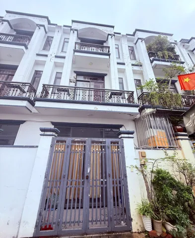 Bán gấp nhà trệt 2 tầng hẻm xe hơi dt đất 50.4m² ngang 4,88m giá 5.7 tỷ Phường Bình Trưng Đông cũ