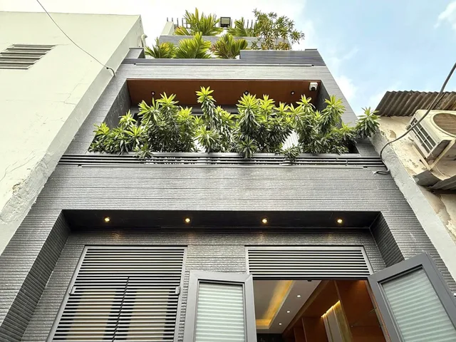 Nhà hẻm lớn xe hơi đậu trước cửa 78m2 giá 5tỷ200tr nằm ngay đường Cộng Hòa, p4, Tân Bình.