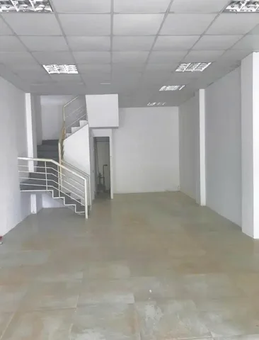 Hiếm nhà 2 tầng mặt phố Vạn Phúc, 63m2, mặt tiền 5.5m, vị trí đẹp, KD sầm uất, giá 33 tỷ