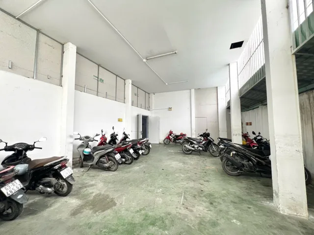 BÁN CHDV ĐƯỜNG QL13 CŨ - 400m2 - 4 TẦNG - DÒNG TIỀN 140tr/THÁNG - GIÁ 32 TỶ TL
