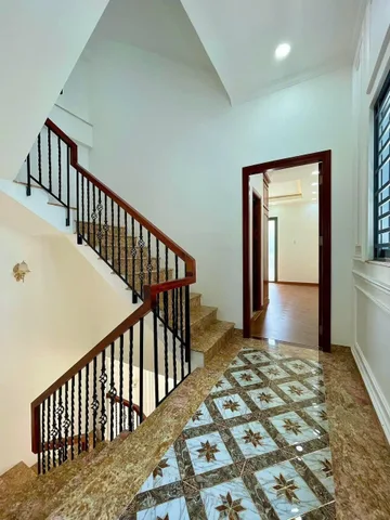 Nhà 1 Trệt 2 Lầu + 2 Sân Thượng . Phong Cách Châu Âu . Đường Số 8 Khu VHTĐ