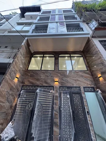 BÁN TÒA NHÀ CCMN ĐƯỜNG NGUYỄN VĂN TRỖI. 110M2 - 7 TẦNG. THANG MÁY. 22 PHÒNG.