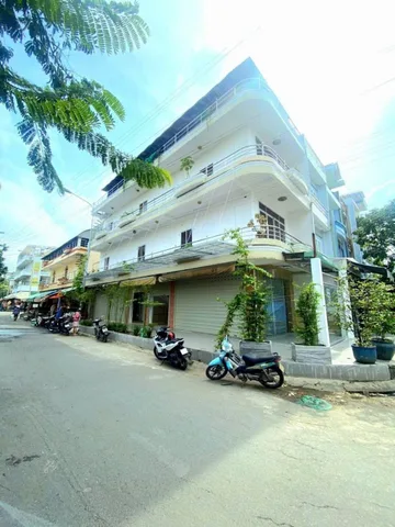 Góc Hai Mặt Tiền - Nhà 3 Tầng, DT: 80m² full thổ cư ngang 4m giá 11.78 tỷ tại Phường An Lạc