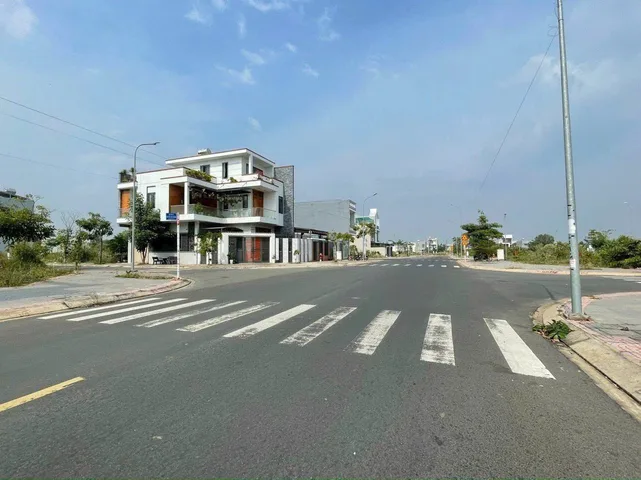 Bán đất 250m2 có 100m2 thổ cư ngay chợ Đồng Xoài giá bể chỉ 1tr9/m2