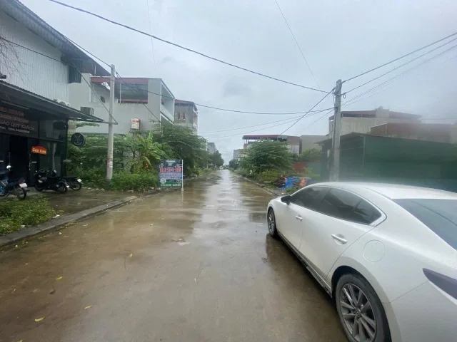 Bán nhà 3 tầng. Diện tích đất 120m. Làn 5 trục chính do nha. Cạnh khu công nghiệp quế võ. Phường phương liễu bắc ninh