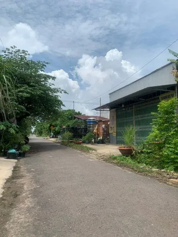 BÁN 4 LÔ MẶT TIỀN 20X50=1010M2 SHR CÓ 400M THỔ CƯ SÁT CHỢ GIÁ 290 TRIỆU/S 0938889035 A ÚT