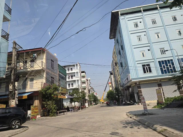 Bán 120m giãn dân do nha. Làn 2 trục chính. Trung tâm khu công nghiệp quế võ. Phường phương liễu bắc ninh