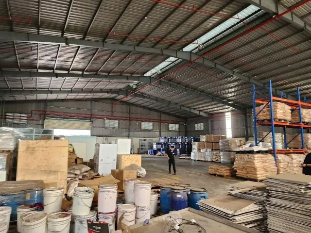 Xưởng cho Thuê hoặc bán diện tích Nhà Xưởng 1700m² cần Cho Thuê Hoặc Bán Tại Tân Uyên TP Hồ Chí Minh.
Diện Tích Đất 2121m², đóng SKC 1 lần.