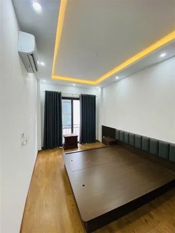 Bán nhà Phố Trạm 32m² ngang 3.2m giá 8.6 tỷ Phường Long Biên (LH: Zalo 0862299066)